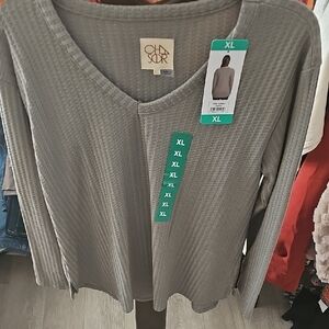 Chaser Heather Gray Textured V-Neck Top